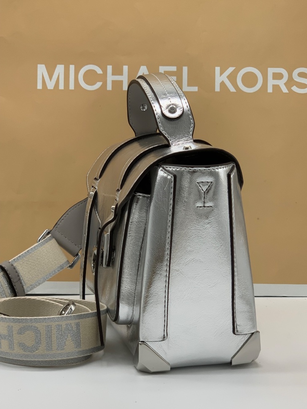 Michael Kors Manhattan Medium Patent Faux Leather Satchel in Black - Picture 5 of 13